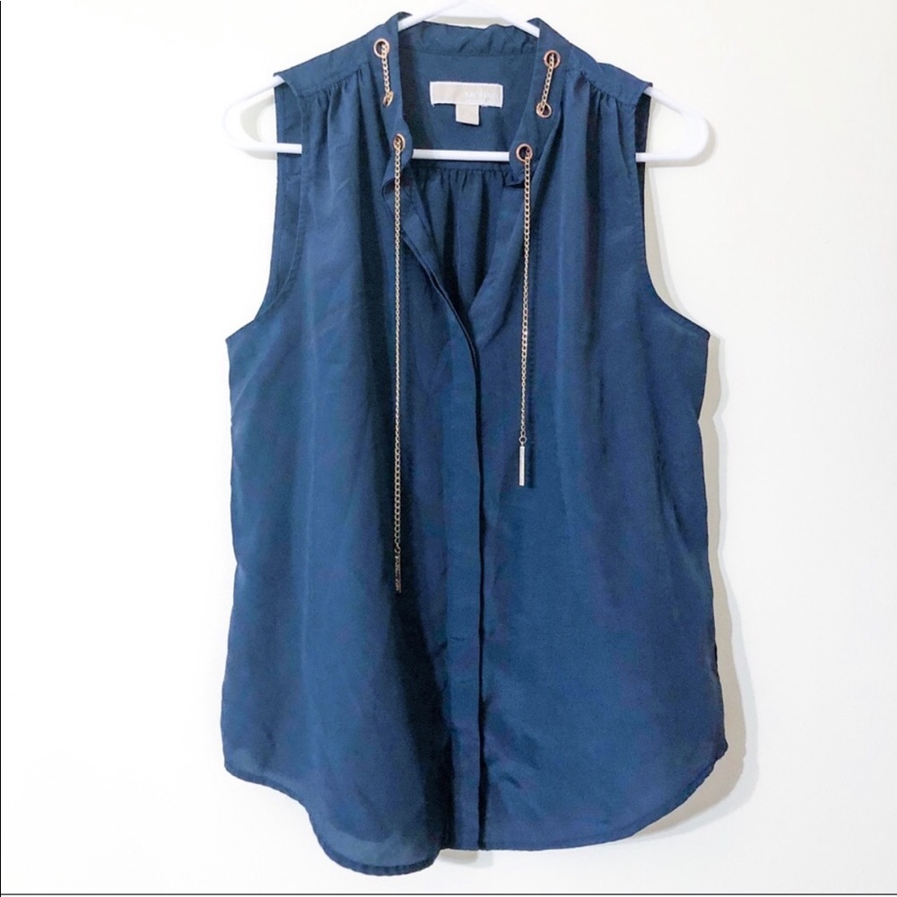 michael kors | sleeveless navy top with gold chain